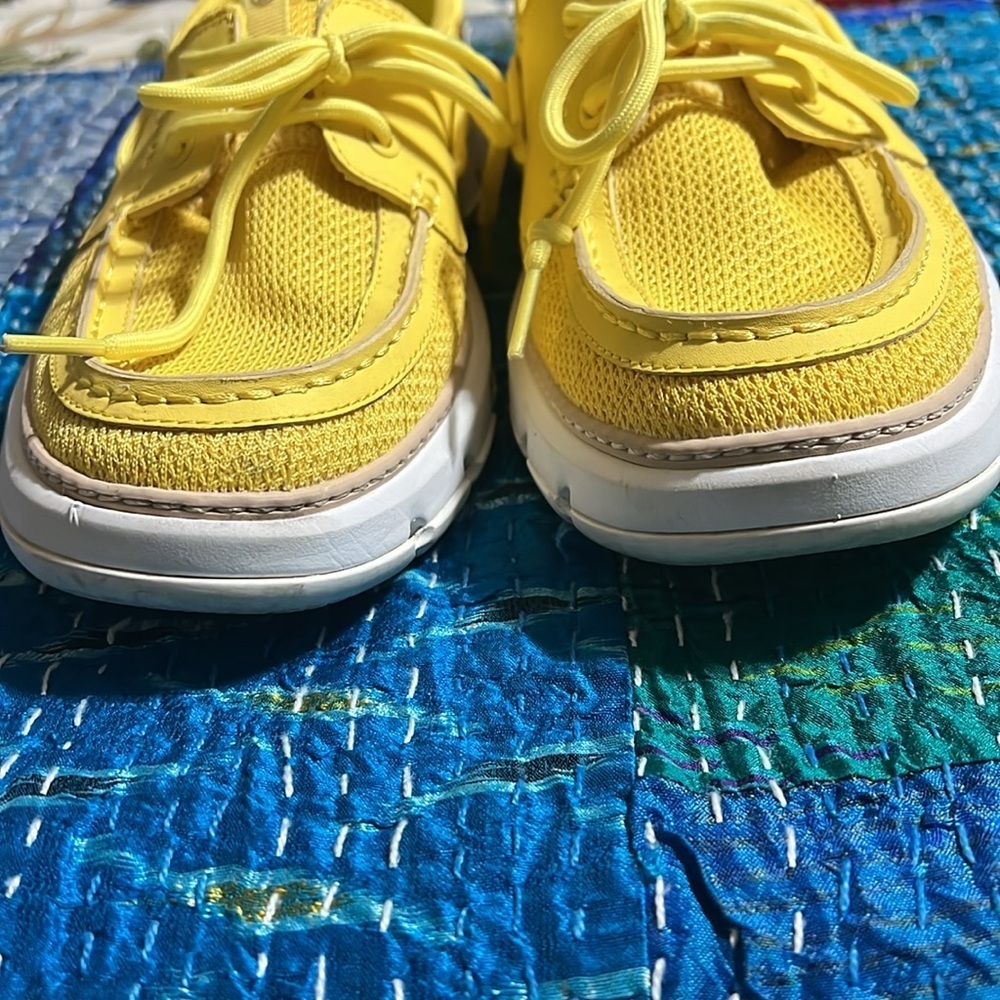 COLE HAAN ZEROGRAND yellow Regatta boat shoes. 9.5B. - Picture 8 of 9